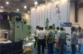 青岛地区代理商携众多意向客户来展会现场参观学习