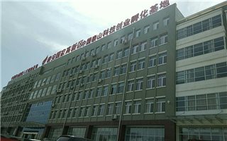 泰山科技购买一台加工中心三台数控车床调试